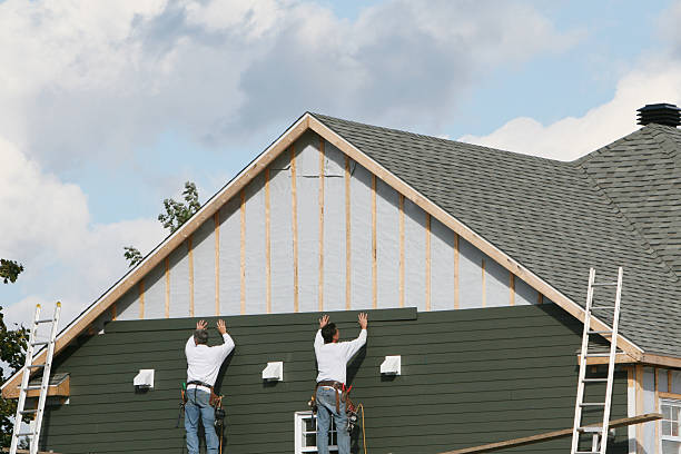 Professional Vinyl Siding technician working in Thurmond, NC